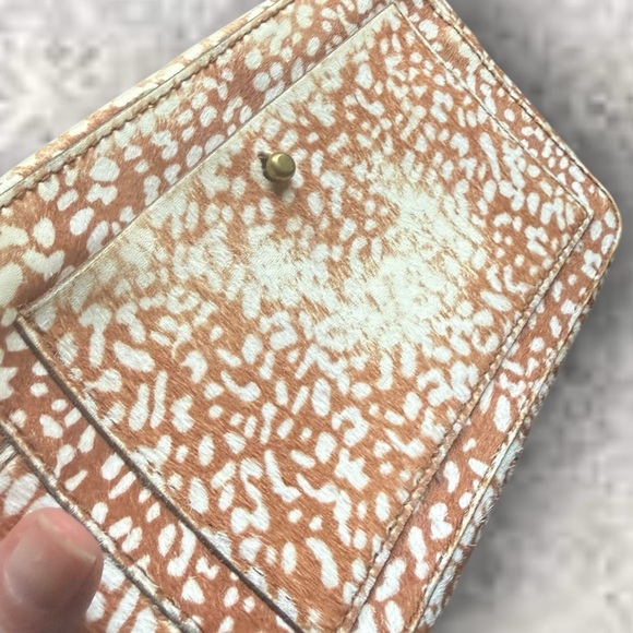 Madewell The Transport Camera
Bag Animal Spot Calf Hair Toffee - Picture 7 of 13